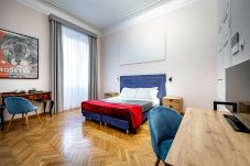 Rent by room in Florence - MN9 104